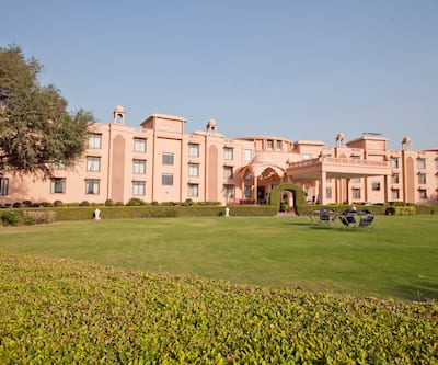 https://imgcld.yatra.com/ytimages/image/upload/t_hotel_yatra_city_desktop/v1391162365/Domestic Hotels/Hotels_Jaipur/Hotel Gold Palace and Resorts/Facade~1093.jpg